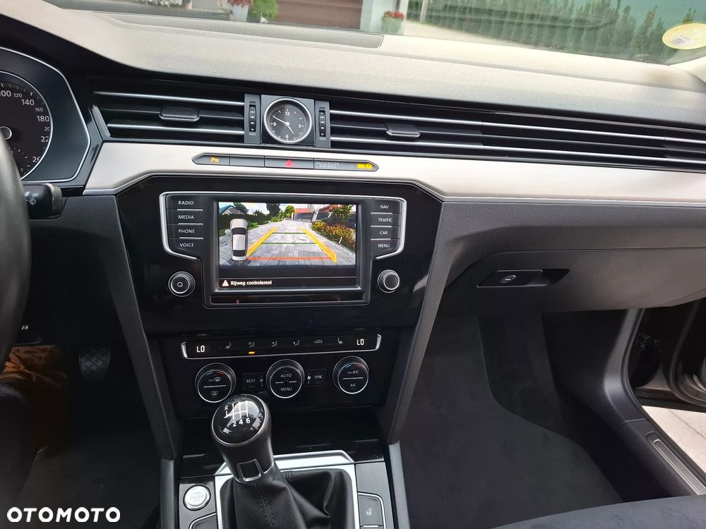 Volkswagen Passat 2.0 TDI (BlueMotion Technology) Highline - 23