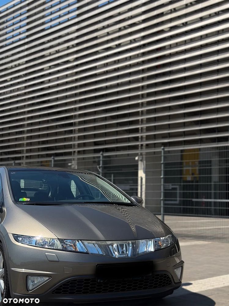 Honda Civic 1.8 Comfort - 29