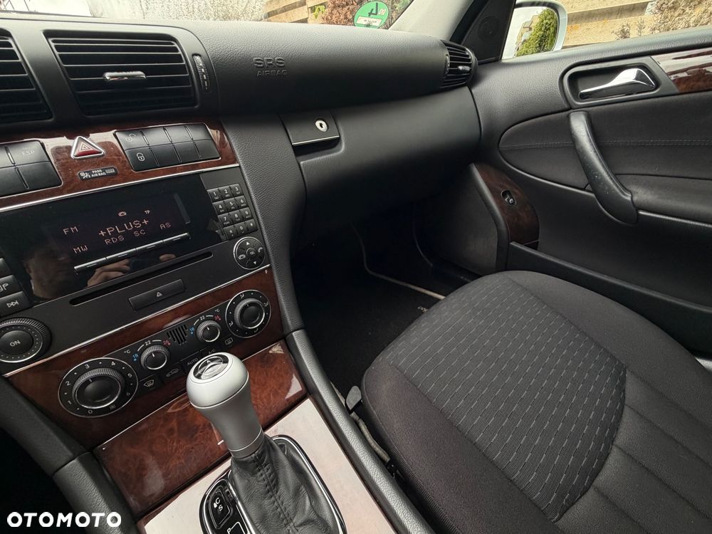 Mercedes-Benz Klasa C 180 Kompressor Automatik Avantgarde Sport Edition + - 30