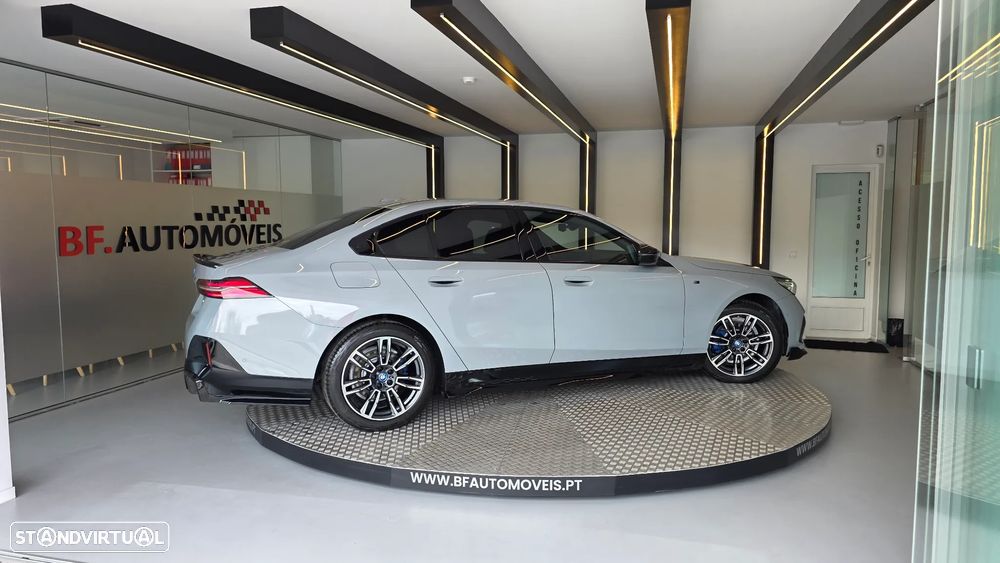 BMW 530 e Pack Desportivo M - 9