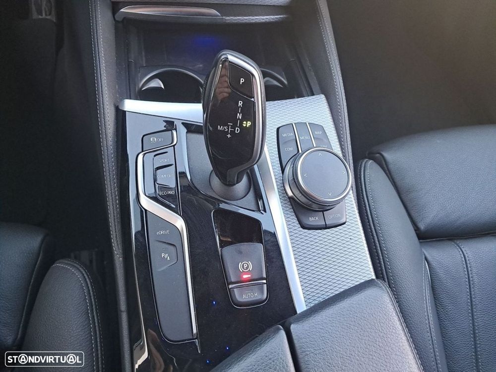 BMW 530 e Pack Desportivo M - 16