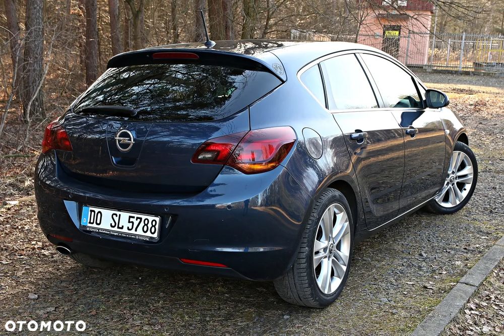Opel Astra 1.6 Turbo - 28