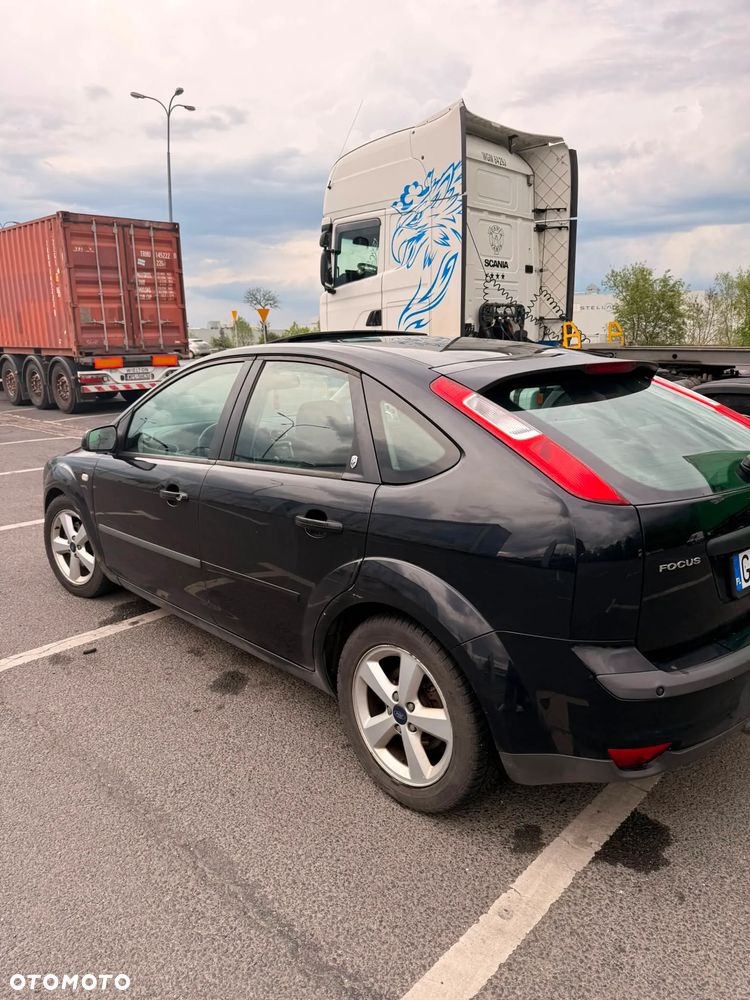 Ford Focus 1.6 Ghia - 4