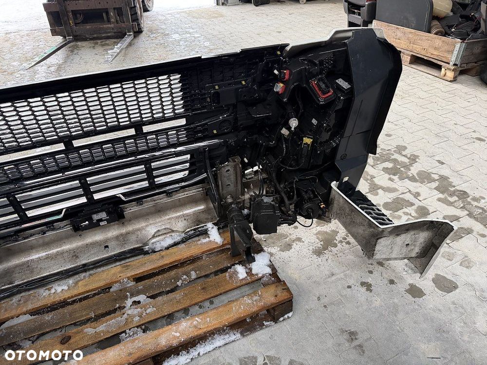 ZDERZAK KOMPLETNY VOLVO FM5 EURO6 - 5