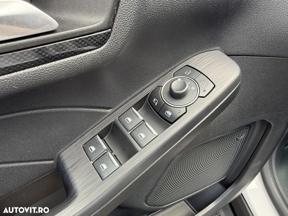 Ford Kuga - 31