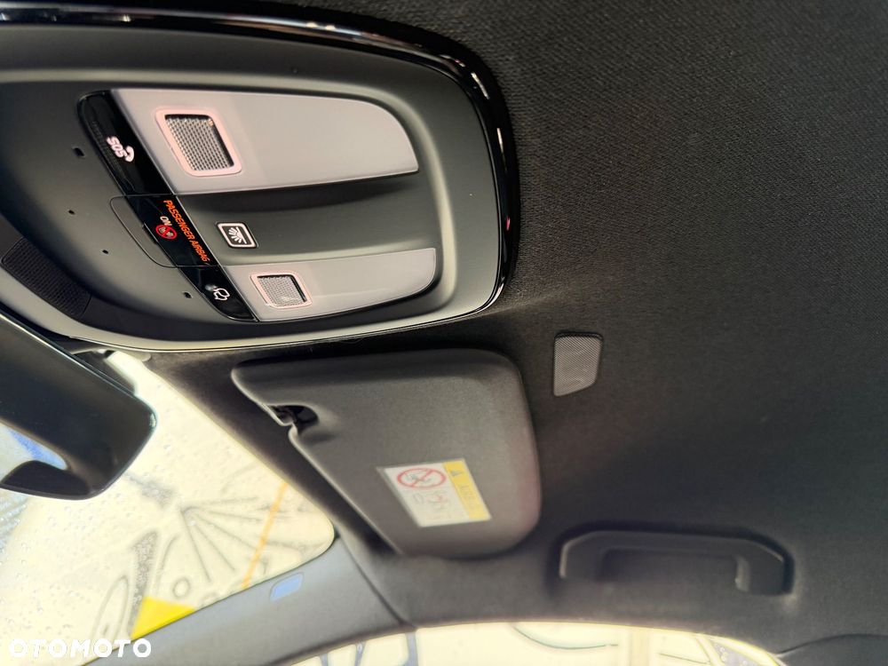 Volvo XC 40 B3 Plus Dark - 16