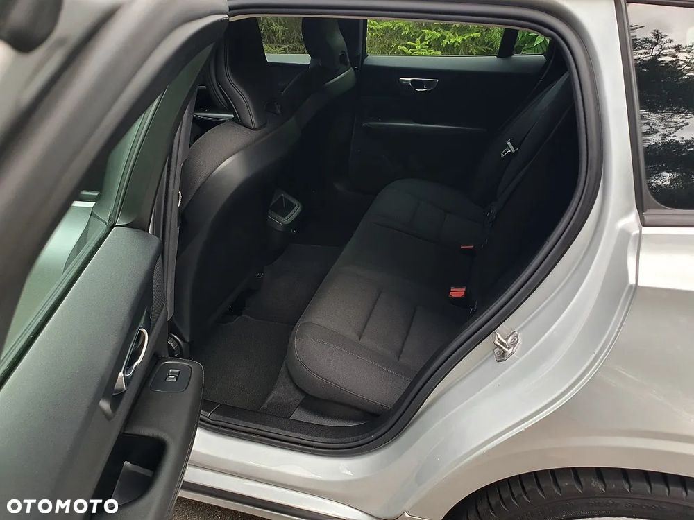 Volvo V60 B3 B DKG Momentum Pro - 8