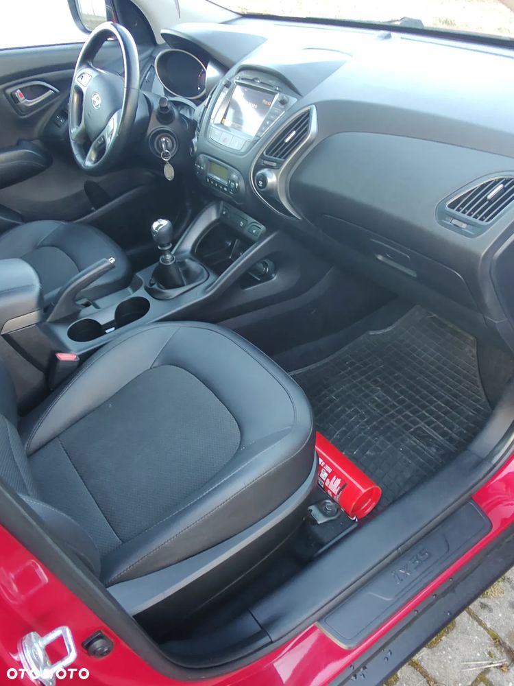 Hyundai ix35 1.7 CRDi 2WD blue Finale Gold - 15