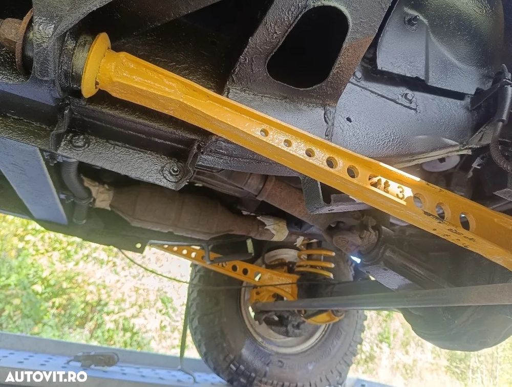 Land Rover Defender - 4