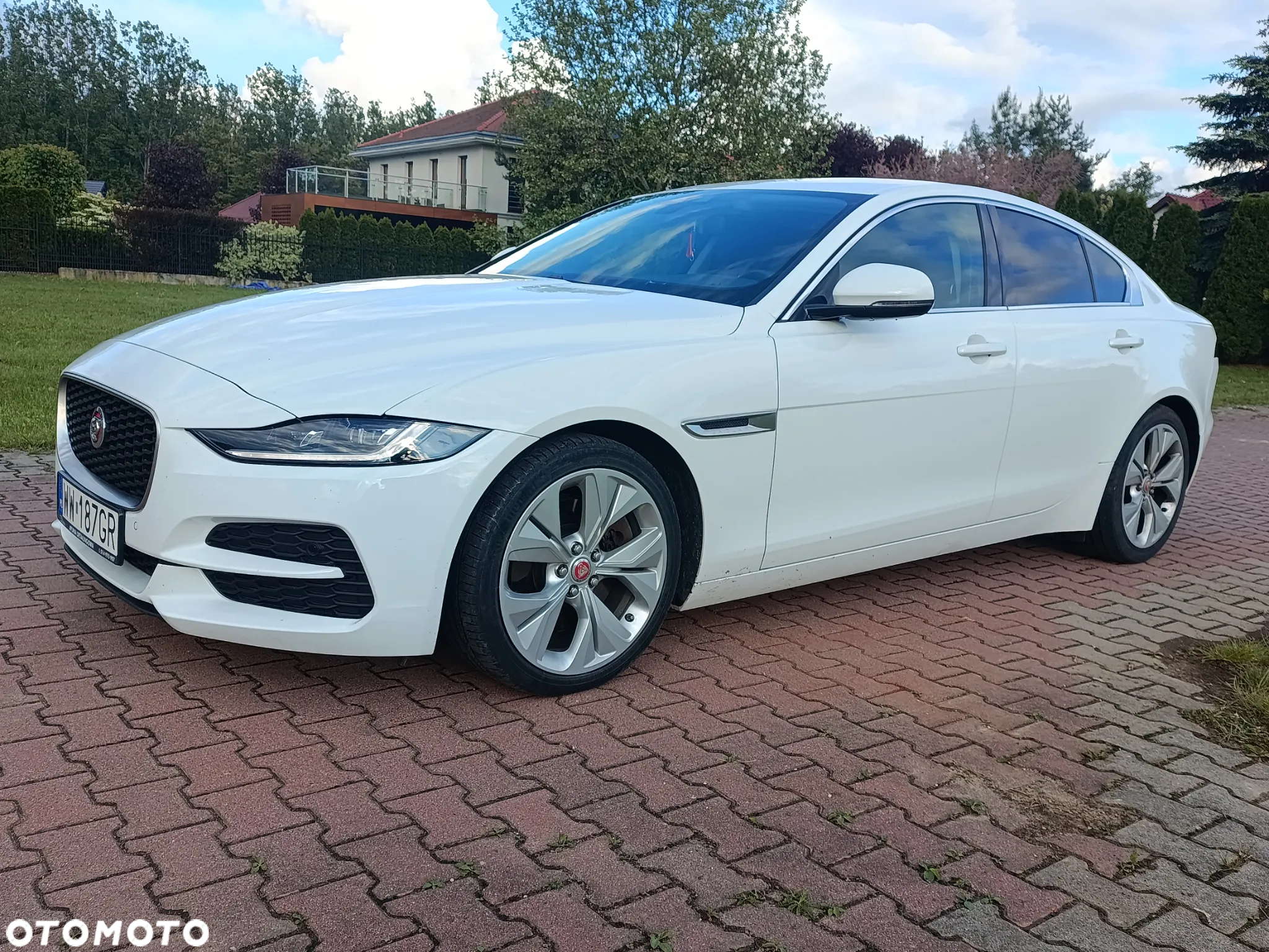 Jaguar XE 2.0 D AWD Prestige - 28