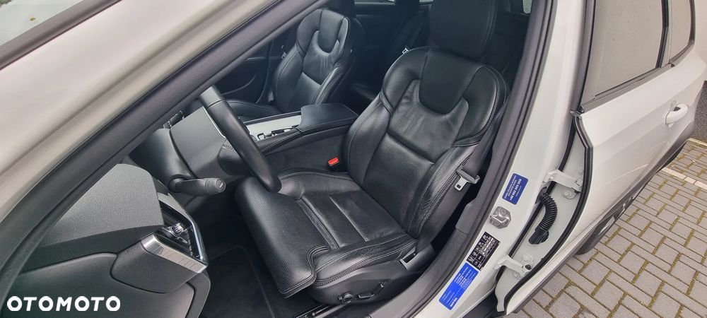 Volvo V90 Cross Country B5 D AWD Ultimate - 22
