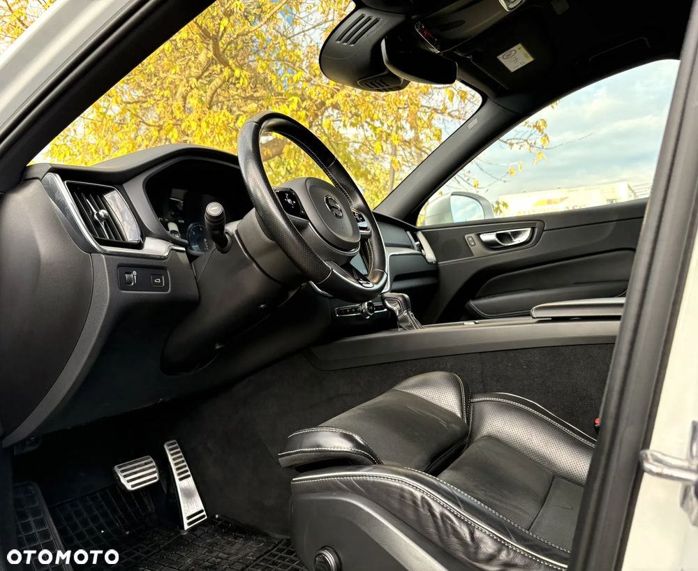 Volvo XC 60 D4 SCR AWD R-Design - 11