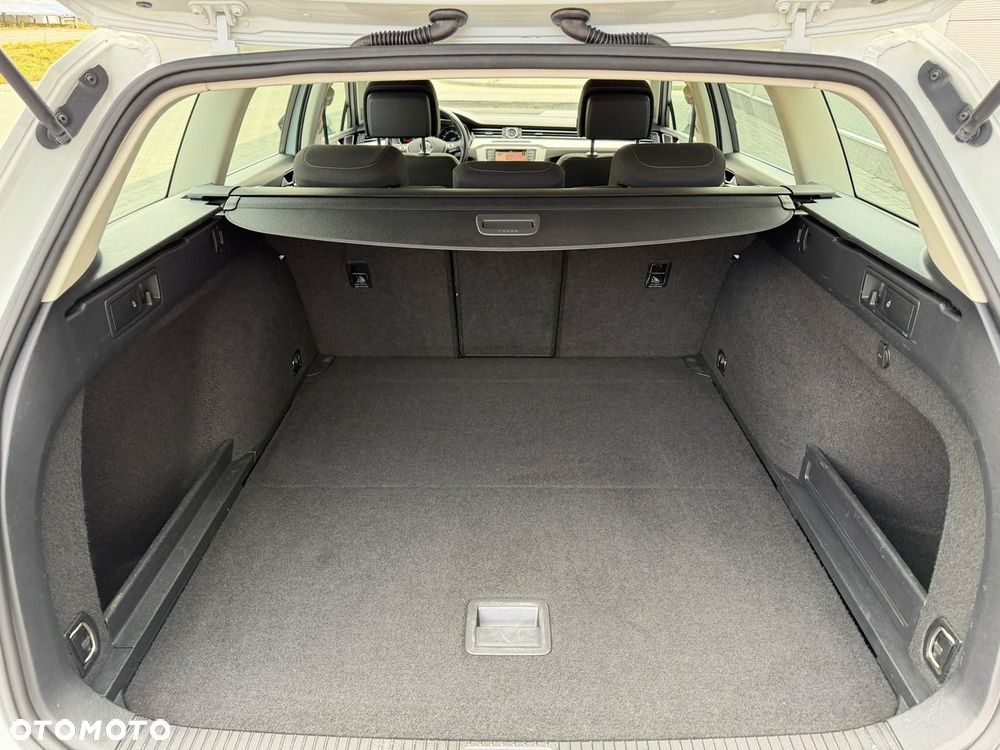 Volkswagen Passat - 38
