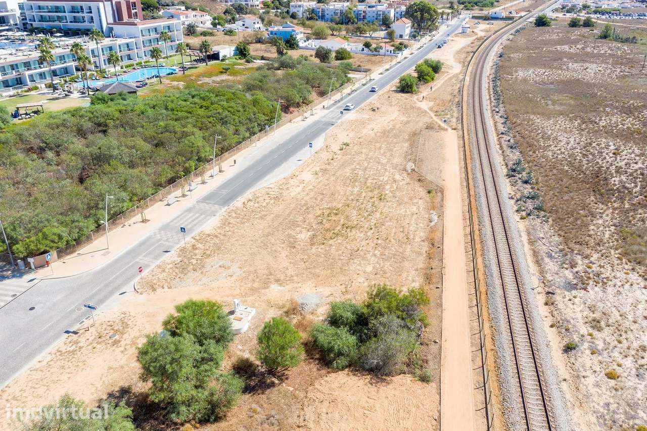 MAGNIFICO LOTE DE TERRENO LOCALIZADO NA MEIA PRAIA, LAGOS - Grande imagem: 2/8