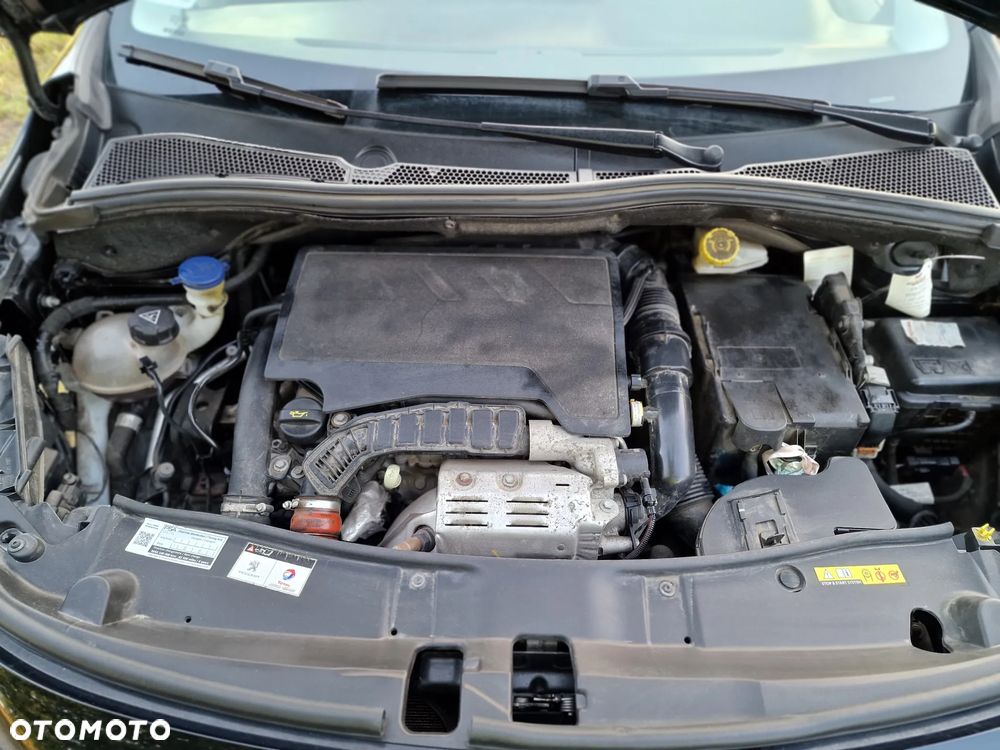 Peugeot 2008 1.2 Pure Tech GPF Allure S&S EAT6 - 11