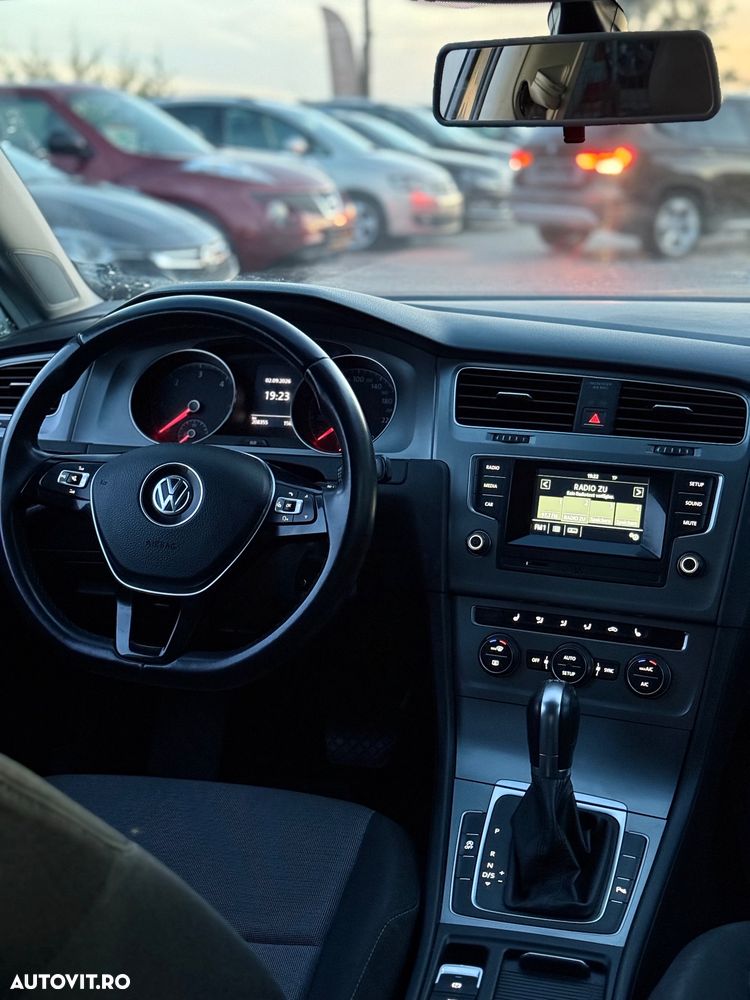 Volkswagen Golf - 8