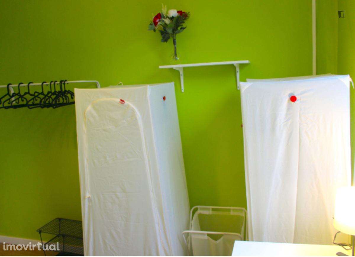 Quarto - localizado em Paranhos Porto - Grande imagem: 5/34