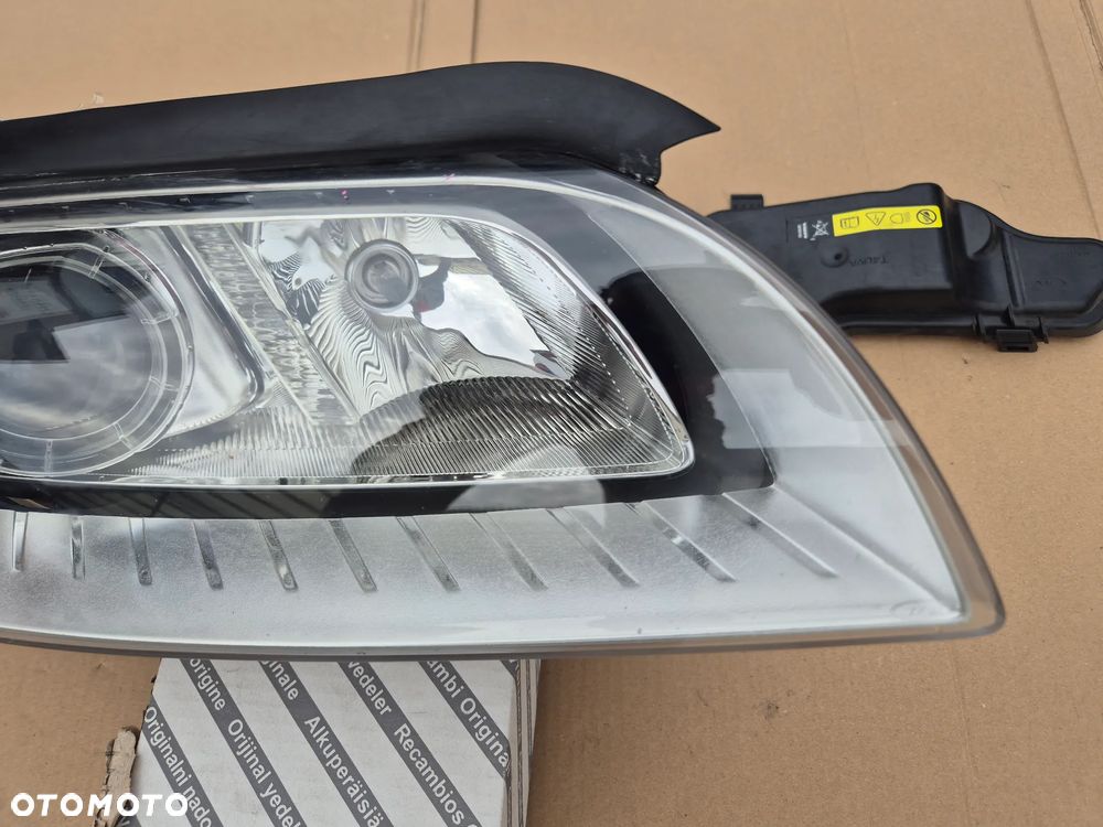 Volvo XC70 II V70 III S80 lampa prawa.Ksenon.LED 2013- .100% - 4