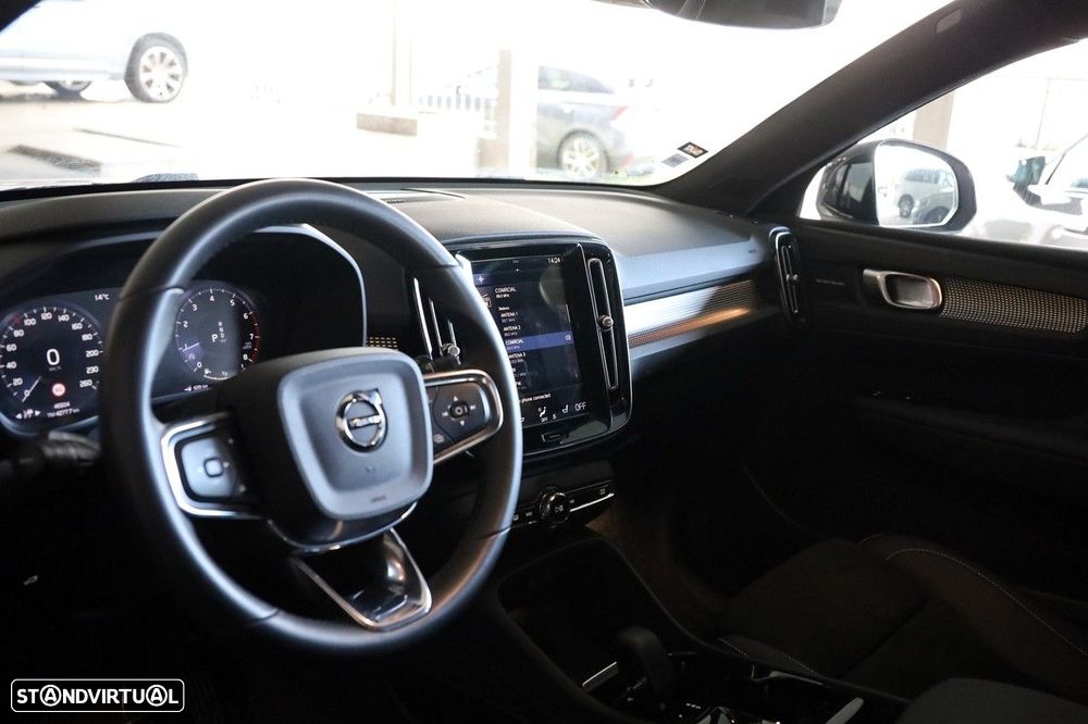 Volvo XC 40 1.5 T2 Plus Dark Auto - 11