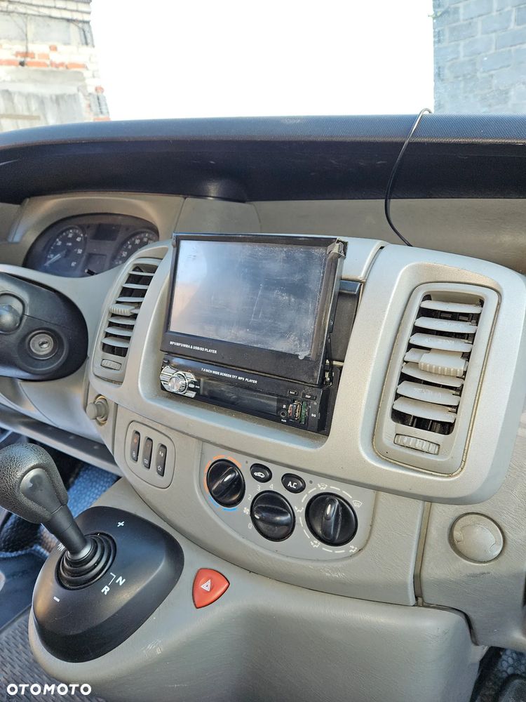 Renault Trafic L1H1 Passenger Quickshift - 22