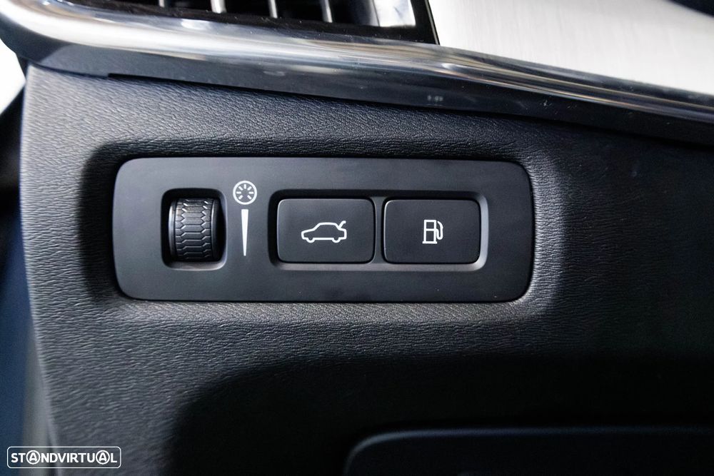 Volvo S90 2.0 T8 Momentum Plus AWD Geartronic - 34