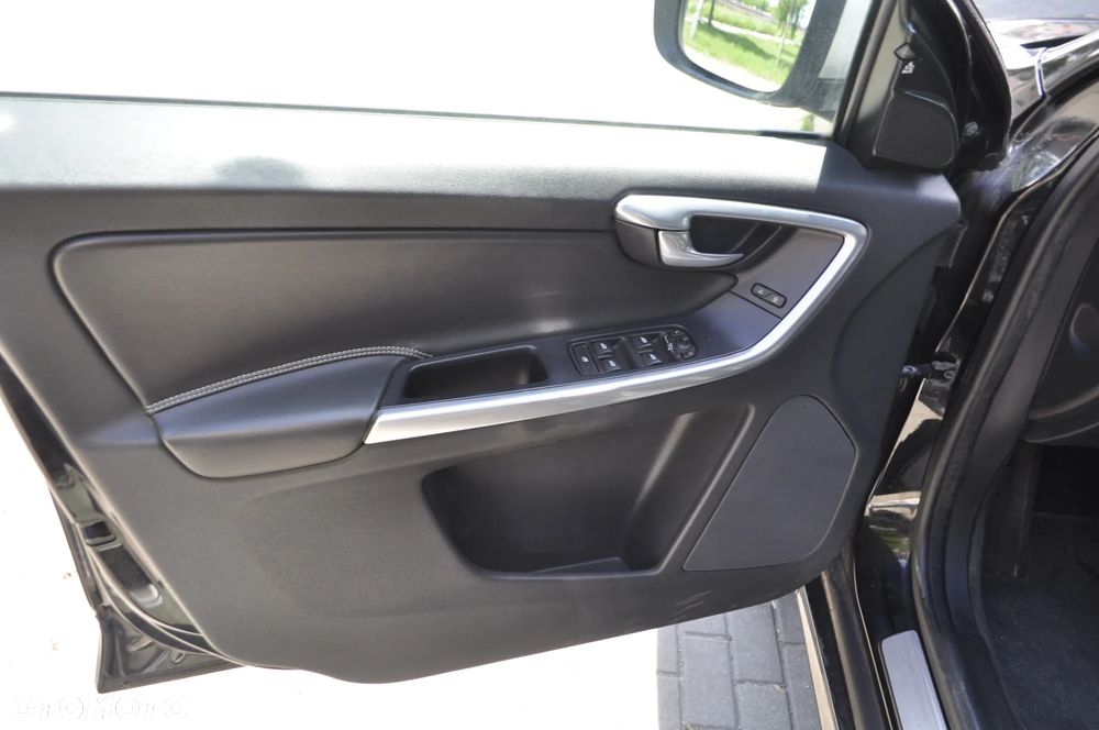 Volvo XC 60 D4 Drive-E R-Design Kinetic - 14