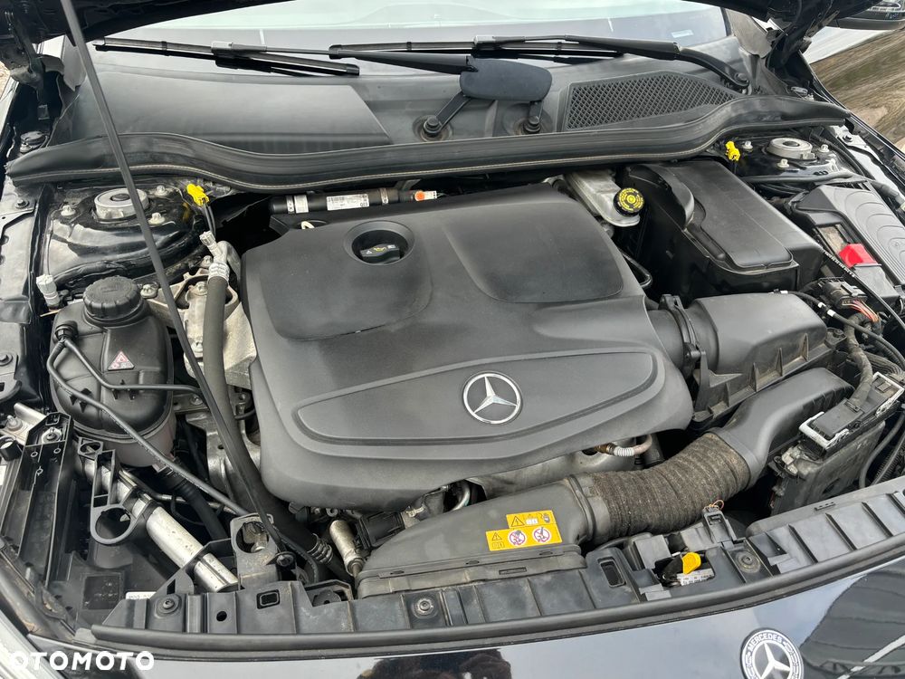 Mercedes-Benz GLA - 32