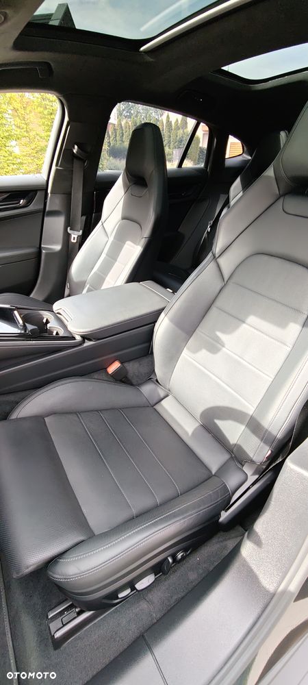 Porsche Panamera 4 E-Hybrid PHEV - 24