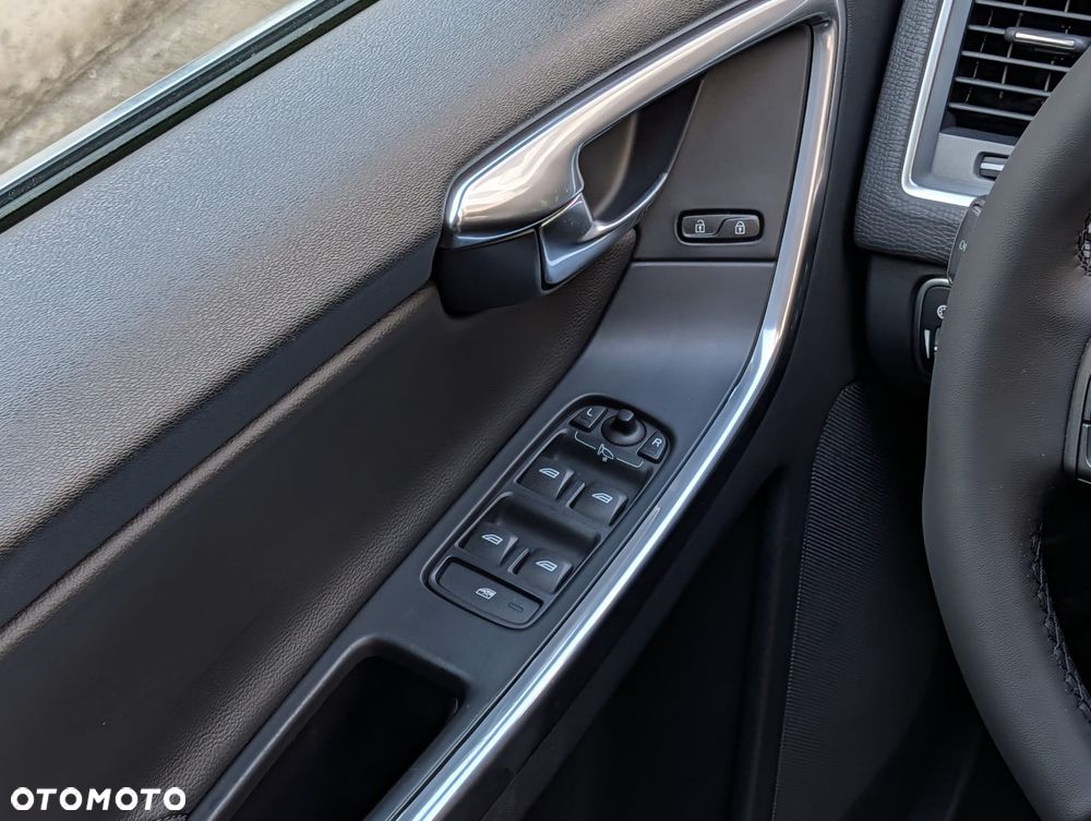 Volvo XC 60 D4 Drive-E Momentum - 18
