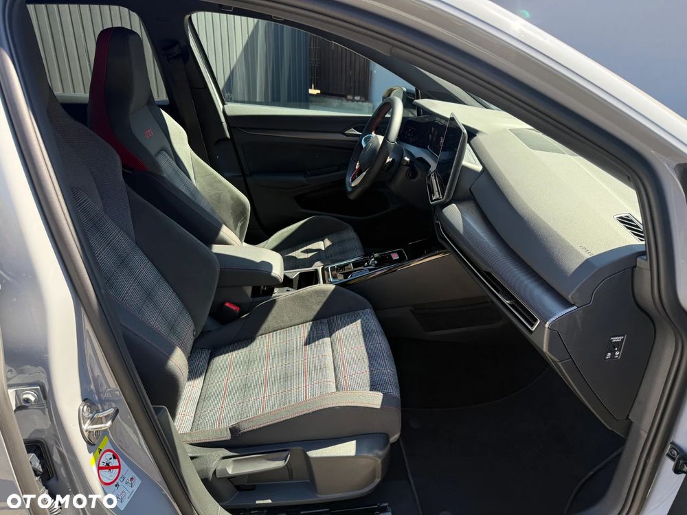 Volkswagen Golf - 10
