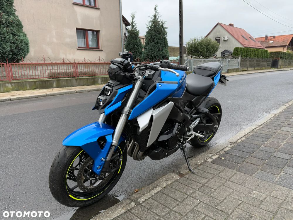 Suzuki GSX - 3