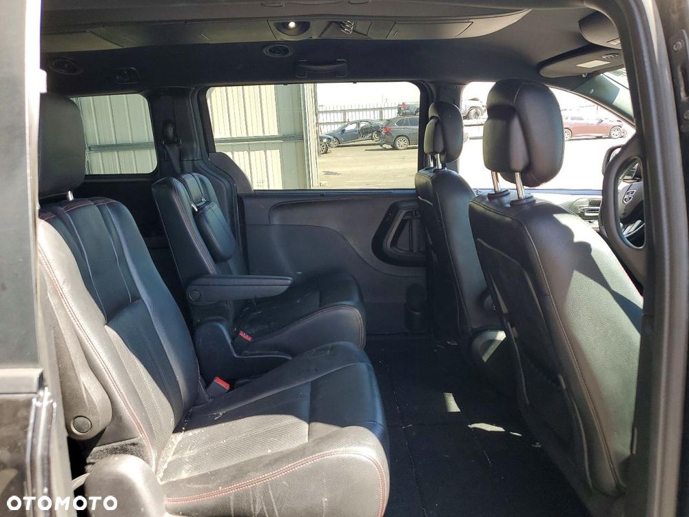 Dodge Grand Caravan - 9