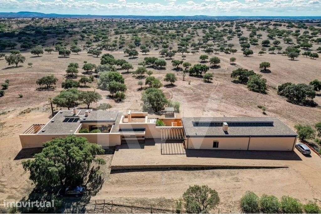 Moradia Moderna em Taipa e Betão em herdade no coração do Baixo Alente - Grande imagem: 2/60