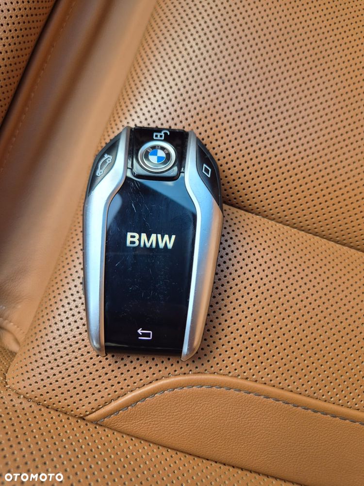 BMW Seria 8 - 13