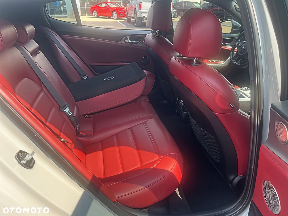 Kia Stinger - 7