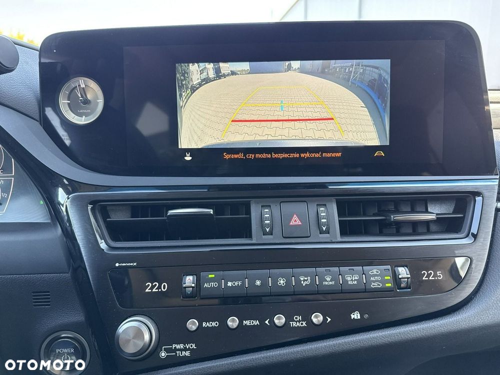 Lexus ES 300h Business Edition - 27