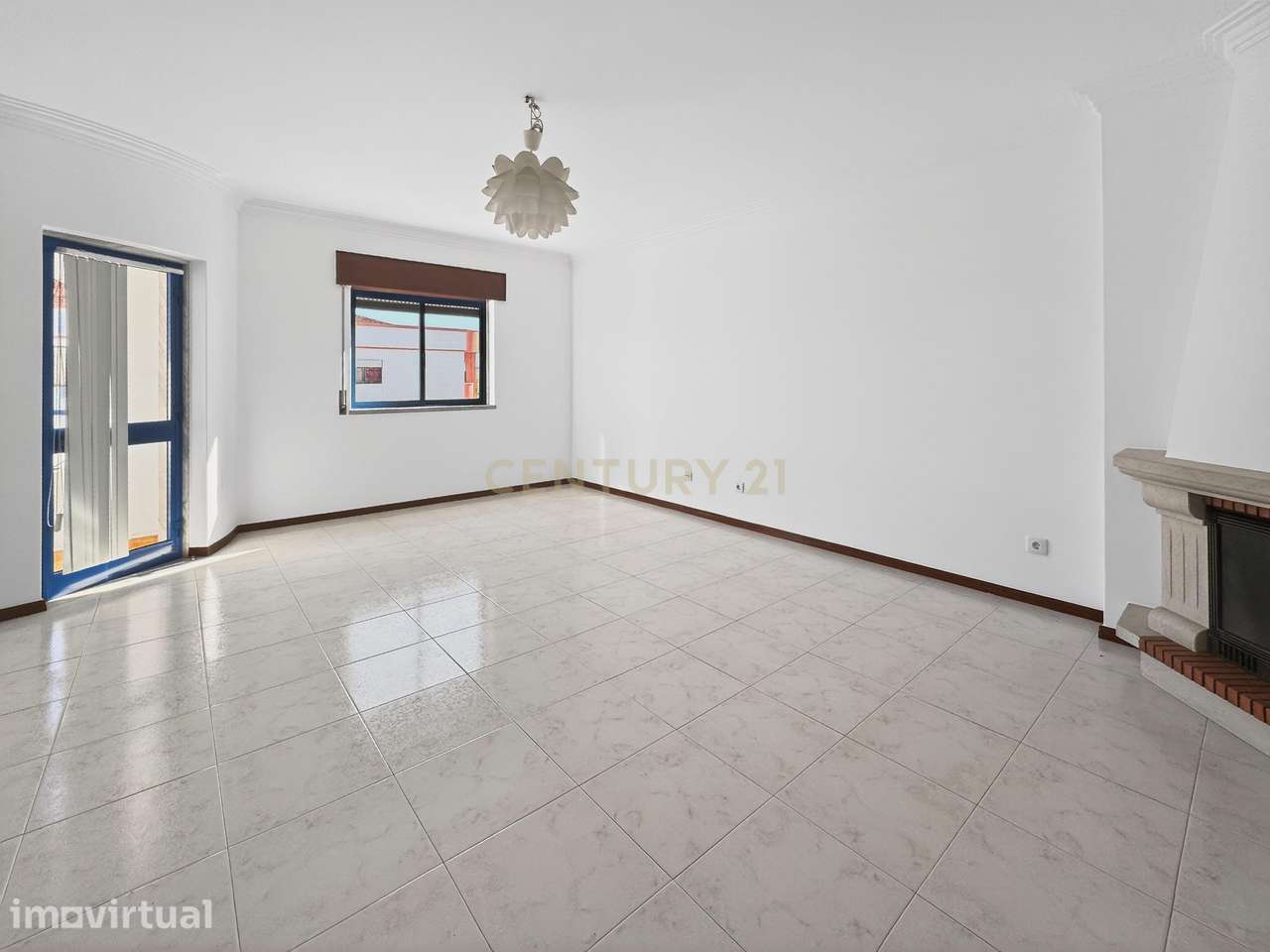 Arrenda-se Apartamento T3 na Cruz de Pau – Excelentes Áreas e Varanda - Grande imagem: 2/23