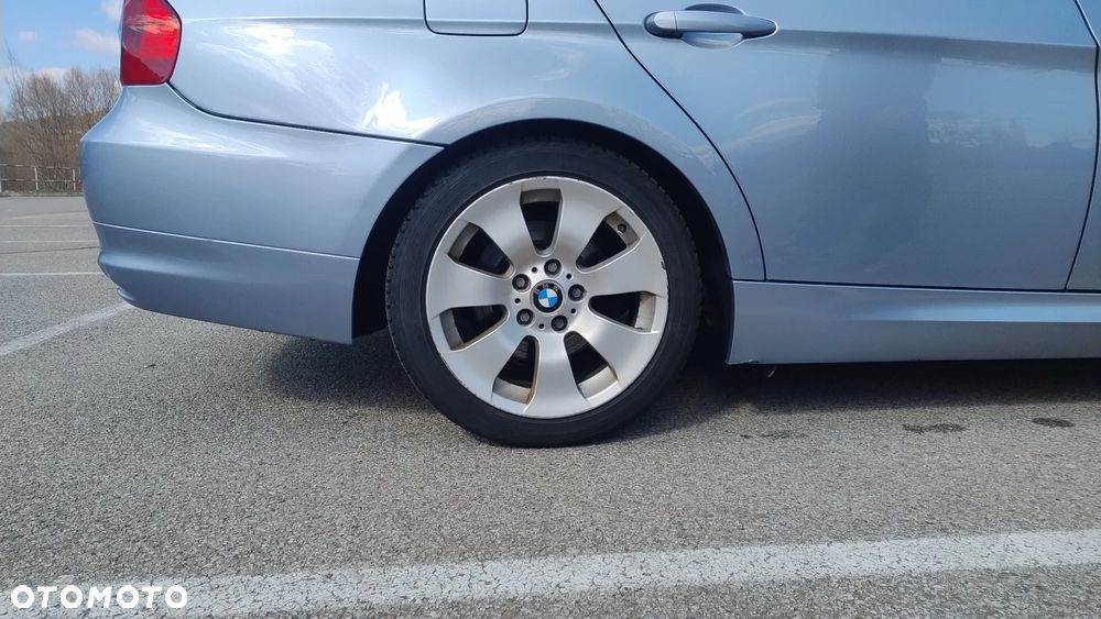 BMW Seria 3 325i - 25