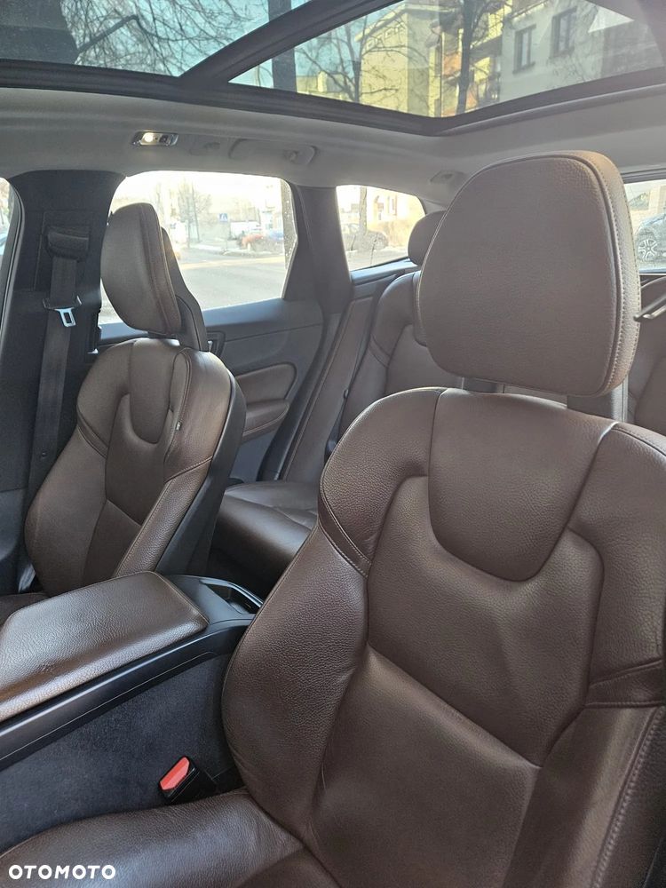 Volvo XC 60 D5 AWD Momentum - 9