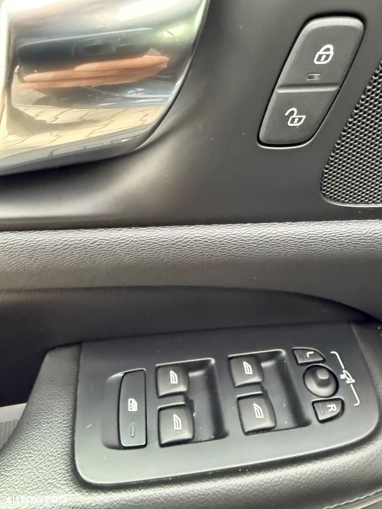 Volvo V60 B3 B DKG Momentum Pro - 19