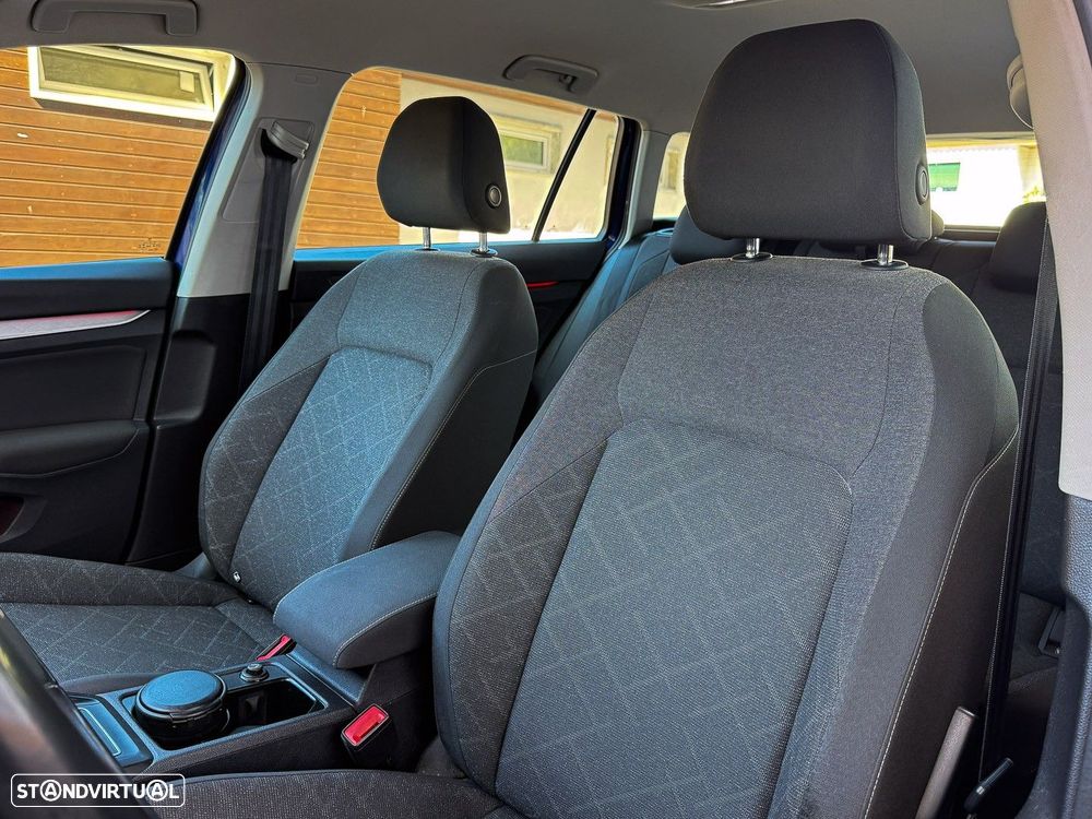 VW Golf Variant 1.6 TDi Confortline DSG - 24