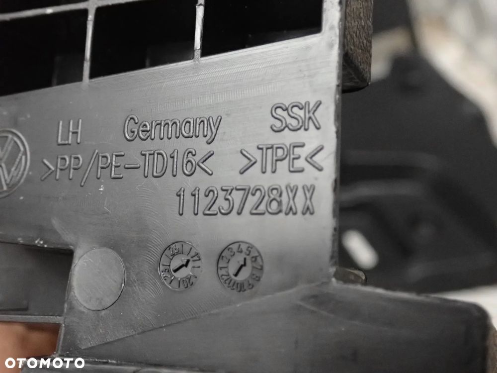 ZASLEPKA FOTELA VW TOURAN III  5TA  - 1123729XX, 1123728XX, 5H0887233B, 5TA885318, 5TA885317, 5E3887233A, 5G0887233C, 2GA858848, 2GA858847, 5TA883391B, 5TA883392B, 5TA885779, 5TA885750, 5Q0886193, 10A886197A, 2GA886197, 5TA885749, 5TA867464, 5TA867574, 5G0887187, 575887187, 575887233, 11A886197, 9918018344LH, 9918018345RH 40 ZŁ - 5