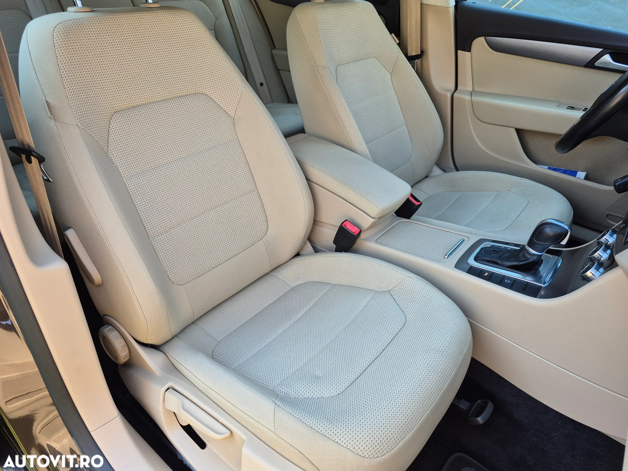 Volkswagen Passat Variant 2.0 TDI Blue TDI DSG Comfortline - 14