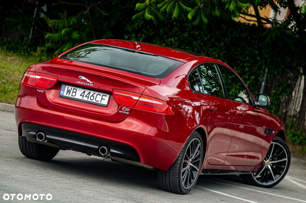 Jaguar XE - 13