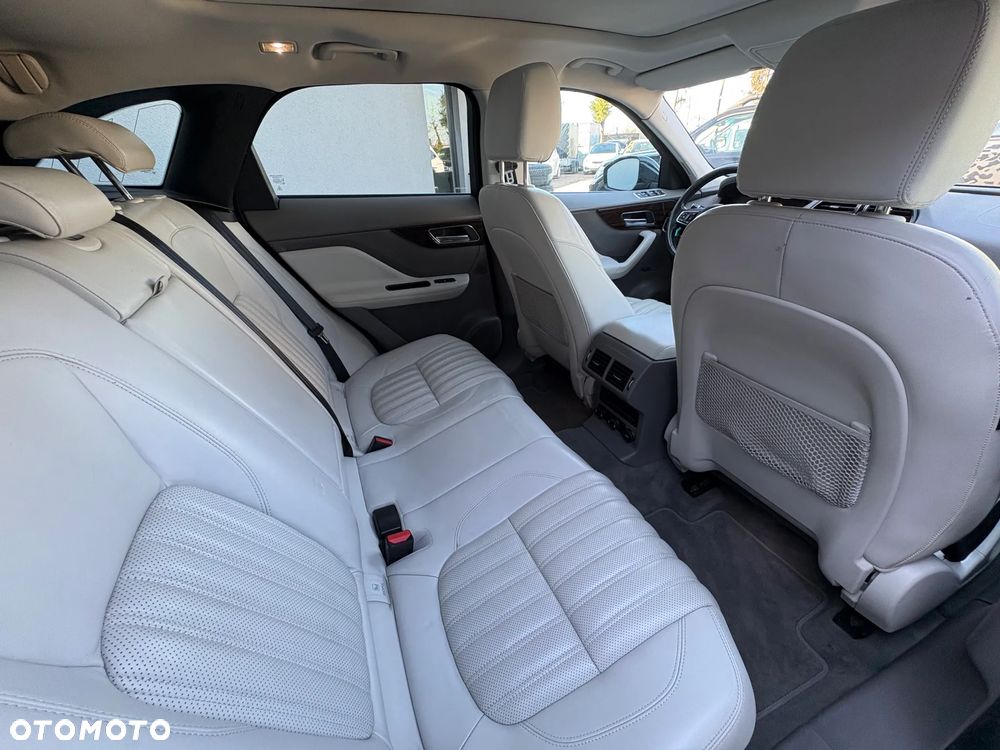 Jaguar F-Pace 30d AWD 300 Sport - 10