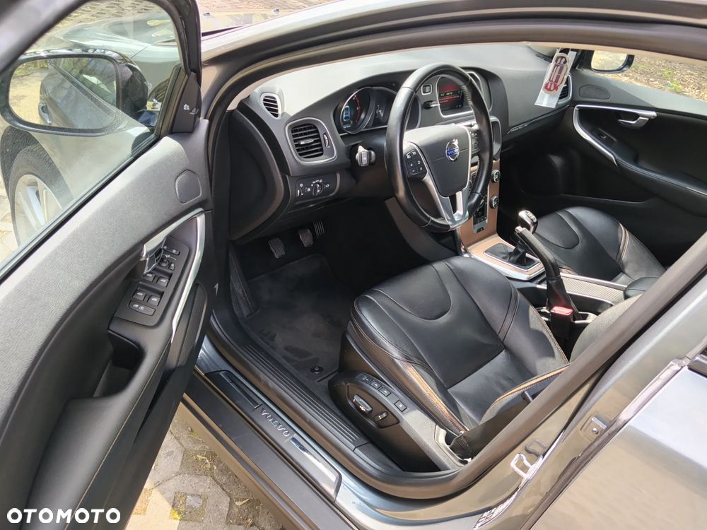 Volvo V40 Cross Country - 9