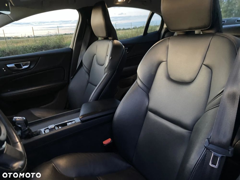 Volvo S60 T5 AWD Momentum Pro - 31