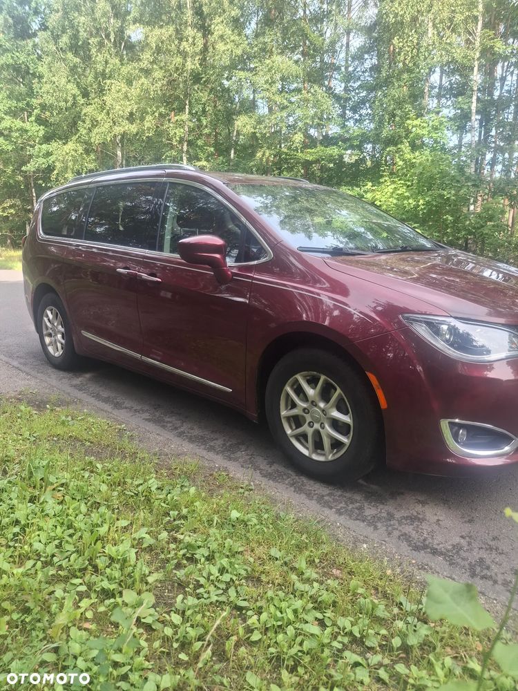 Chrysler Pacifica - 4