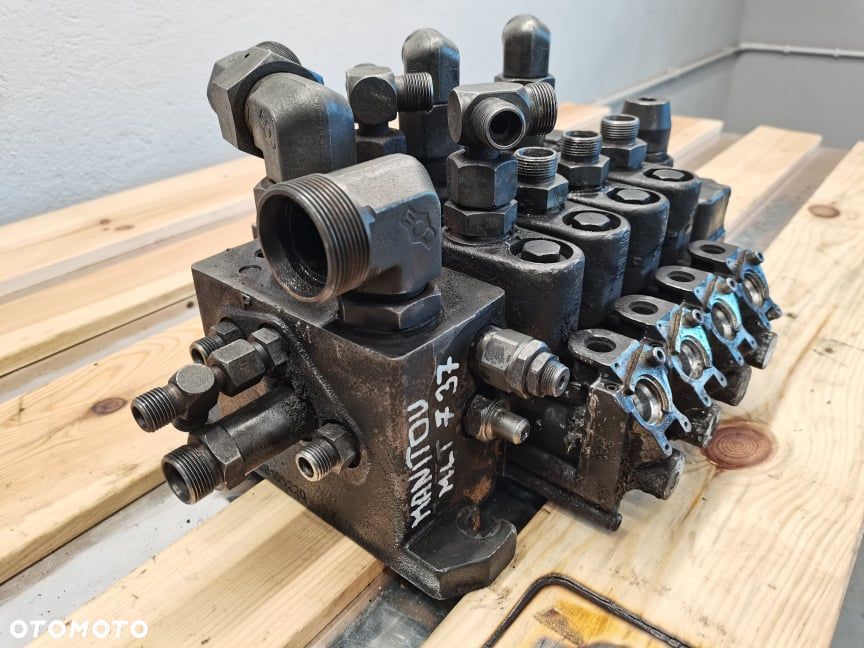 Rozdzielacz hydrauliczny Manitou MLT 635 - 10