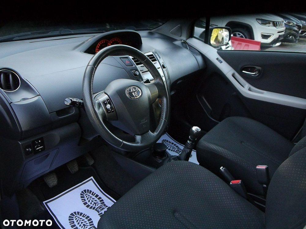 Toyota Yaris 1.33 VVT-i Executive - 27